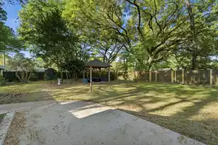 1749 Lady Ashley St, Charleston, SC 29412 - Photo 5