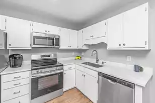 1525 Crossing Ln E, Mount Pleasant, SC 29466 - Photo 11