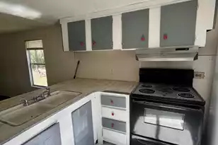 205 3rd St, Walterboro, SC 29488 - Photo 5