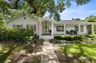 299 Hobcaw Dr, Mount Pleasant, SC 29464 - Photo 1