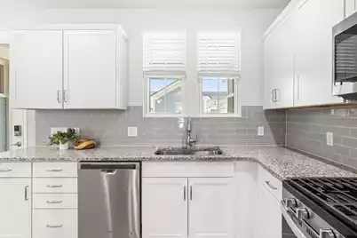 579 Blueway Avenue, Summerville, SC 29486 - Photo 7