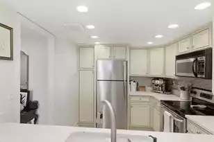 14 Lockwood Dr #9J, Charleston, SC 29401 - Photo 11