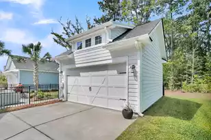 3889 Maidstone Dr, Mount Pleasant, SC 29466 - Photo 11