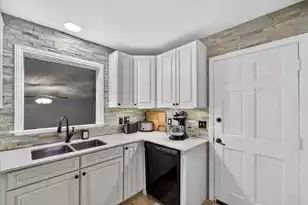 1225 Hillside Dr, Hanahan, SC 29410 - Photo 7