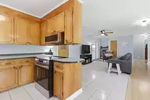1084 Honeysuckle Ln, Charleston, SC 29412 - Photo 13