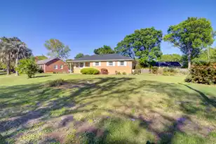 1084 Honeysuckle Ln, Charleston, SC 29412 - Photo 3
