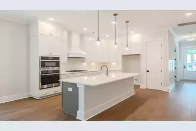 295 Coleman Boulevard W, Mount Pleasant, SC 29464 - Photo 3