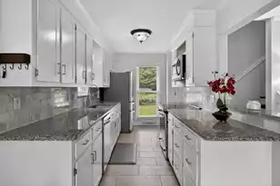 27 Westside Dr, Charleston, SC 29412 - Photo 11