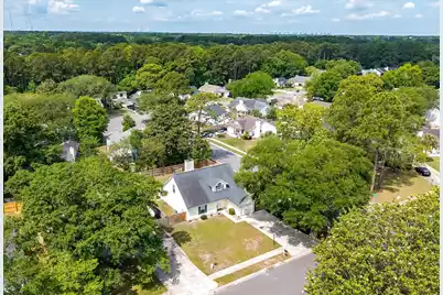 1394 Point Drive W, Mount Pleasant, SC 29466 - Photo 35