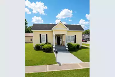 48 Huggins Street W, Manning, SC 29102 - Photo 1