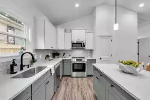 2025 Riverview Ave, North Charleston, SC 29405 - Photo 9