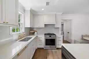 2315 Mt Pleasant St, Charleston, SC 29403 - Photo 11