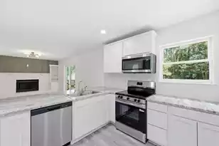 222 Basswood Ave, Summerville, SC 29483 - Photo 5