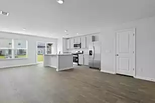 911 Long Blf Rd, Summerville, SC 29486 - Photo 5