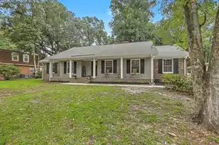 203 Shaftesbury Ln, Summerville, SC 29485 - Photo 3
