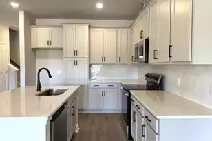 5089 Blackberry Ln, Ravenel, SC 29470 - Photo 9