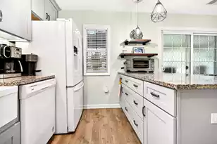 300 Yellow Hawthorn Cir, Summerville, SC 29483 - Photo 21