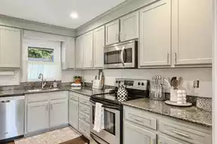 1625 Longview Rd, Mount Pleasant, SC 29464 - Photo 9