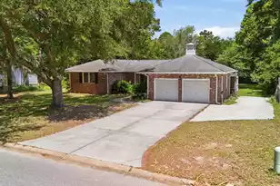 686 Pelzer Dr, Mount Pleasant, SC 29464 - Photo 1