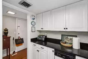 14 Lockwood Dr, Charleston, SC 29401 - Photo 21