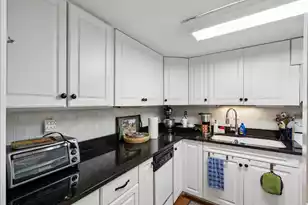 14 Lockwood Dr, Charleston, SC 29401 - Photo 19