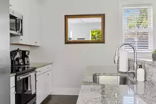 162 Spring St, Charleston, SC 29403 - Photo 7