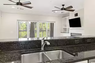 1601 Hopeman Ln, Mount Pleasant, SC 29466 - Photo 5