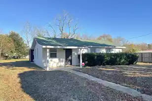 1137 M W Rickenbaker Rd, Manning, SC 29102 - Photo 1