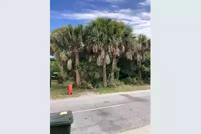 910 Arctic Avenue E, Folly Beach, SC 29439 - Photo 3