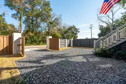 121 Simmons Street, Mount Pleasant, SC 29464 - Photo 5