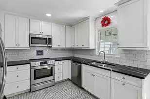 22 Pitt St, Charleston, SC 29401 - Photo 9