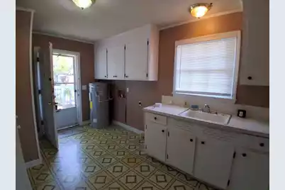 2112 Carolina Avenue W, Hartsville, SC 29550 - Photo 11