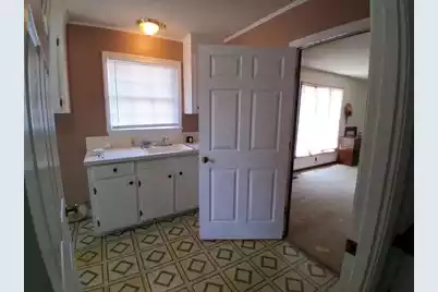 2112 Carolina Avenue W, Hartsville, SC 29550 - Photo 15