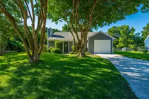 995 Oakcrest Dr, Charleston, SC 29412 - Photo 1