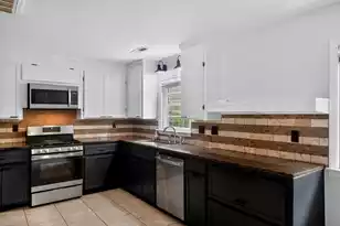 221 Forest Cir, Summerville, SC 29483 - Photo 5