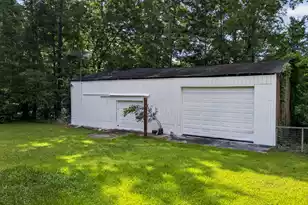 221 Forest Cir, Summerville, SC 29483 - Photo 3