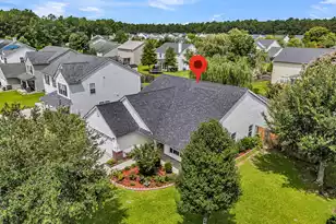 558 Holiday Dr, Summerville, SC 29483 - Photo 5