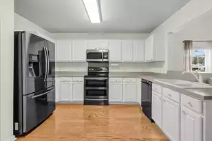 558 Holiday Dr, Summerville, SC 29483 - Photo 17