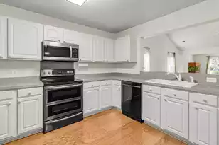 558 Holiday Dr, Summerville, SC 29483 - Photo 19