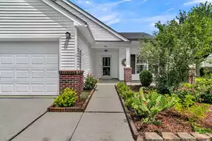 558 Holiday Dr, Summerville, SC 29483 - Photo 7