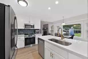206 Chessington Cir, Summerville, SC 29485 - Photo 9