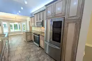 304 Woodland Dr, Summerville, SC 29485 - Photo 7