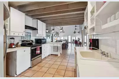 911 Arctic Avenue E, Folly Beach, SC 29439 - Photo 15