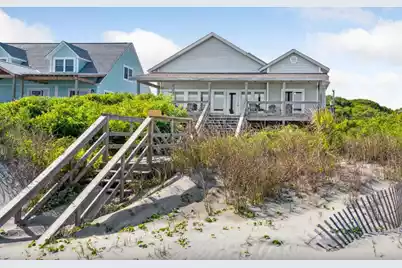 911 Arctic Avenue E, Folly Beach, SC 29439 - Photo 1