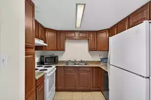 14 Lockwood Dr #10I, Charleston, SC 29401 - Photo 13