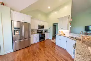 359 Kingston Ln, Mount Pleasant, SC 29464 - Photo 9