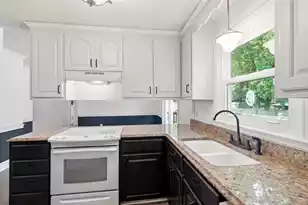220 Crestwood Dr, Summerville, SC 29483 - Photo 7