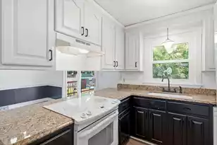 220 Crestwood Dr, Summerville, SC 29483 - Photo 9