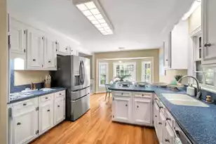 975 Harbortowne Rd, Charleston, SC 29412 - Photo 15
