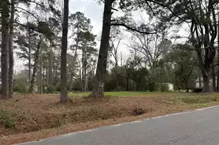 410 Poplar St, Walterboro, SC 29488 - Photo 1